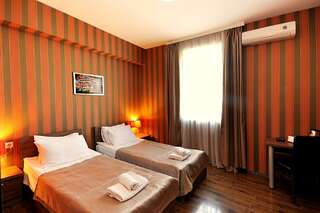 Отель Athletics Hotel Тбилиси Стандартный двухместный номер с 1 кроватью или 2 отдельными кроватями-2