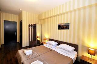 Отель Athletics Hotel Тбилиси Стандартный двухместный номер с 1 кроватью или 2 отдельными кроватями-9